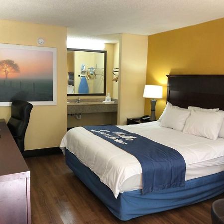 Days Inn By Wyndham King-Winston Salem Area Екстериор снимка