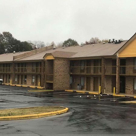Days Inn By Wyndham King-Winston Salem Area Екстериор снимка